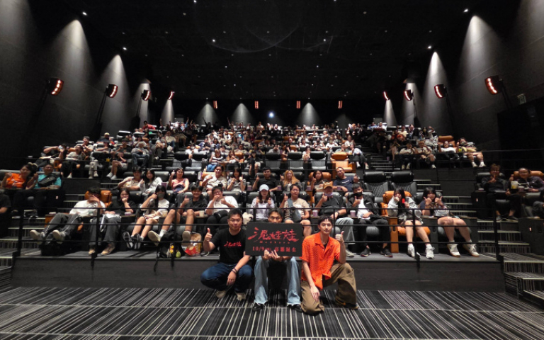 《泥娃娃》首週票房破2400萬　張軒睿帥氣現身全場尖叫