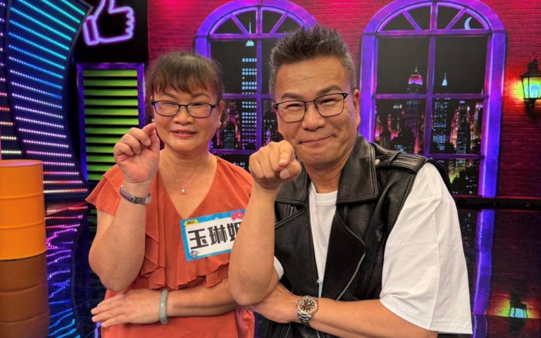 沈玉琳「失散姊妹」找到了？素人媽紅到進棚認親 同框照曝光網笑瘋：根本雙胞胎