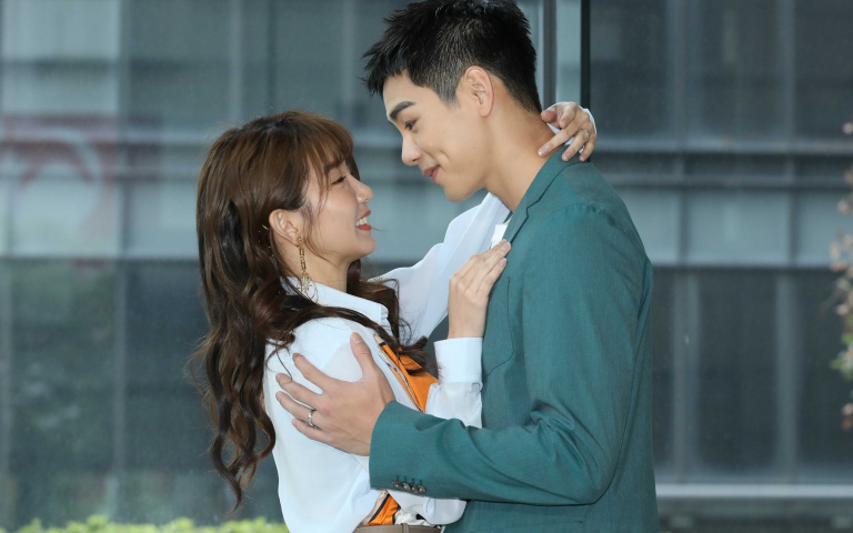 郭書瑤親熱禾浩辰「從餐桌戰到床上」　宣示主權：只有我摸得到！