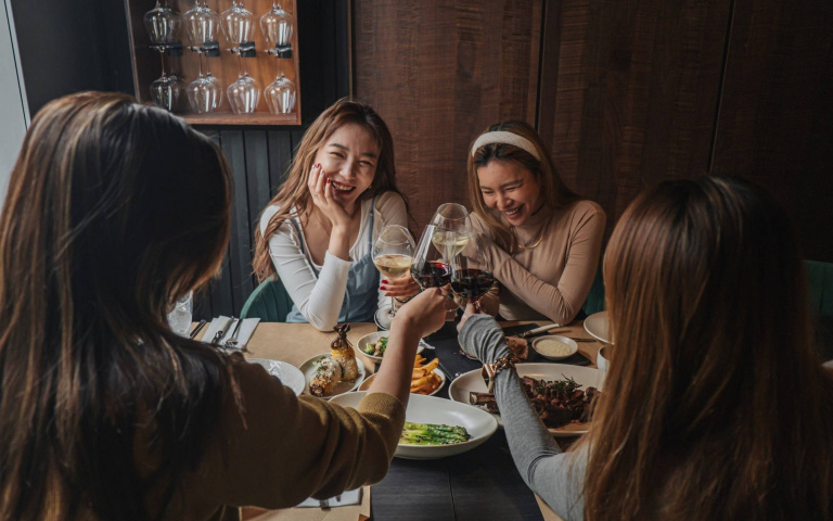 閨密約會好時機　燒烤餐廳3月酒款買一送一　女性同行點四人套餐再送指定酒