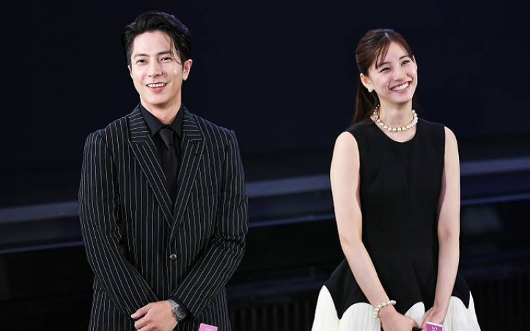 山下智久抵台直衝健身房　新木優子緊張幫刮鬍「沒餘力注意帥臉」