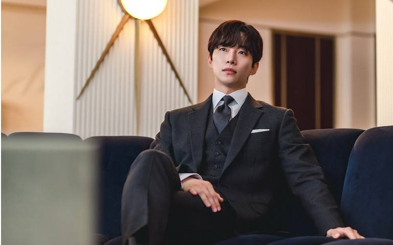 亞洲發燒星／俊昊泰國狂吃一美食大嘆「白健身了」　觀察潤娥小動作：像企鵝