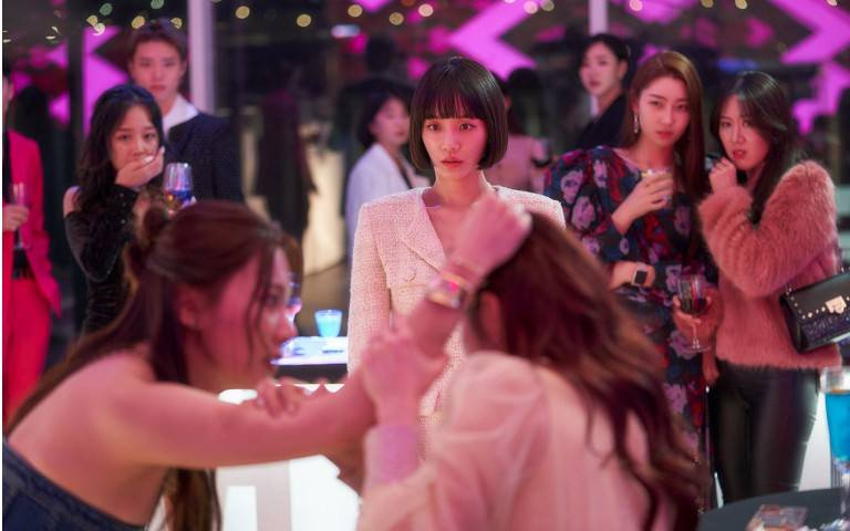 影爆點／社死比死還慘！Netflix大熱影集《絕世網紅》帶你踩一波網路奇觀