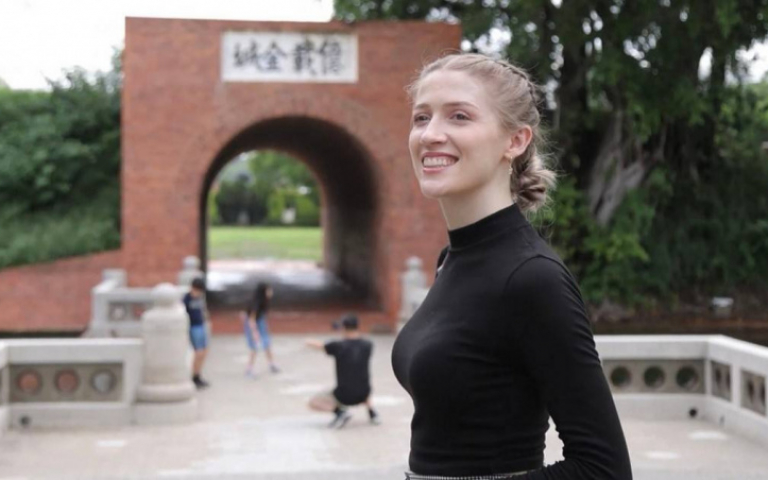 美籍正妹騎YouBike遊台南　倡導低碳輕旅行