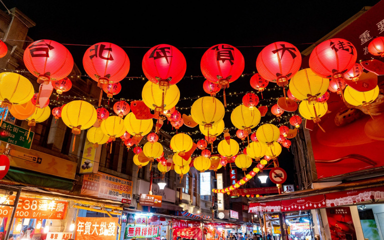 迪化商圈推「年貨一條龍」!搭乘專屬車逛商圈,再贈七大年味特色禮!