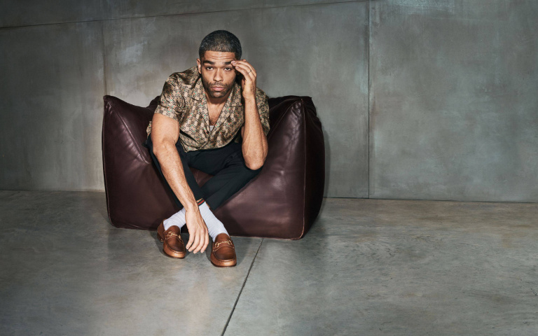 GUCCI馬銜鍊樂福鞋登場！英國知名演員演繹全新形象廣告！