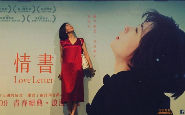 中山美穗低調來台同框《情書》電影看板　被美食吸引連2年訪寶島