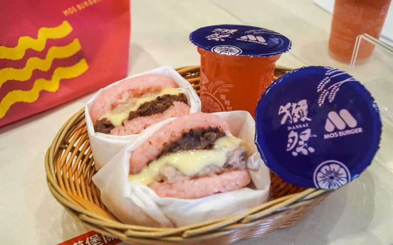 摩斯「粉色米漢堡」超好拍!4款新品上市,加碼再抽「1年份」米漢堡!