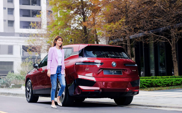 「時尚媽咪」Melody代表新世代女性 與「BMW iX豪華純電旗艦休旅車」綻放獨特光芒