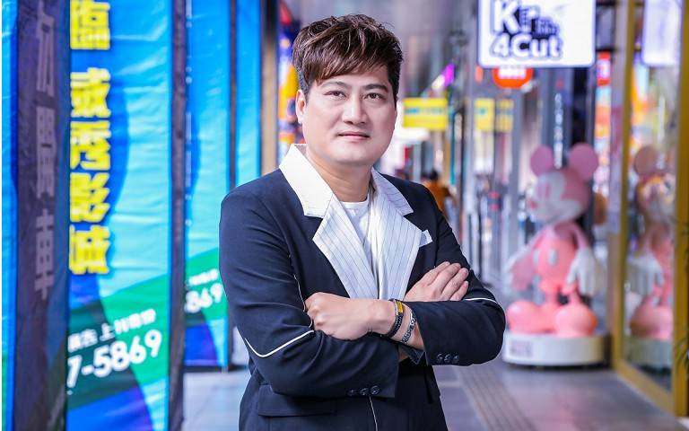 星生意／楊哲苦嘆歌唱收入不穩定　「有負債壓力才有動力」再借2千萬蓋工廠