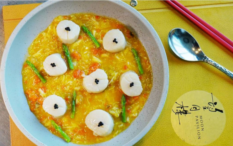 知名粵菜餐廳再推力作 主廚自製蠔豉做鵝掌煲 「鴻圖蟹粉帶子」來自港人喜宴前必吃菜色