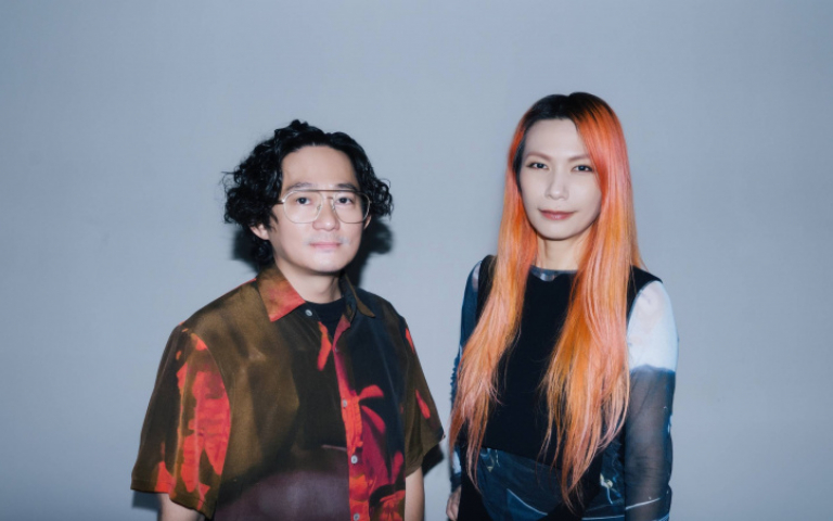 Tizzy Bac致敬港片《與龍共舞》　推出刮痧板受封「養生樂團」