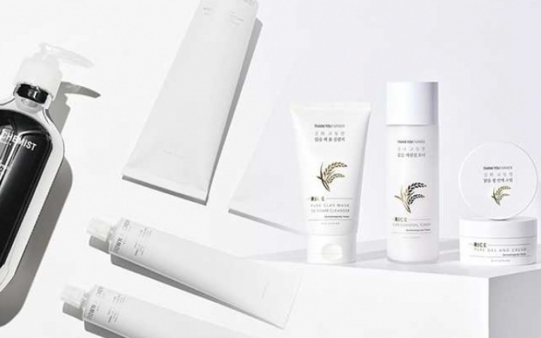 美妝跟上「極簡風」！全白包裝好時髦　愛護地球送禮也有面子