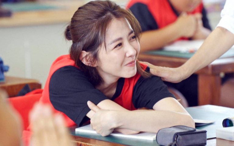 邵雨薇感性文字不敵性感照　被同學逼問「跟吳慷仁結婚」