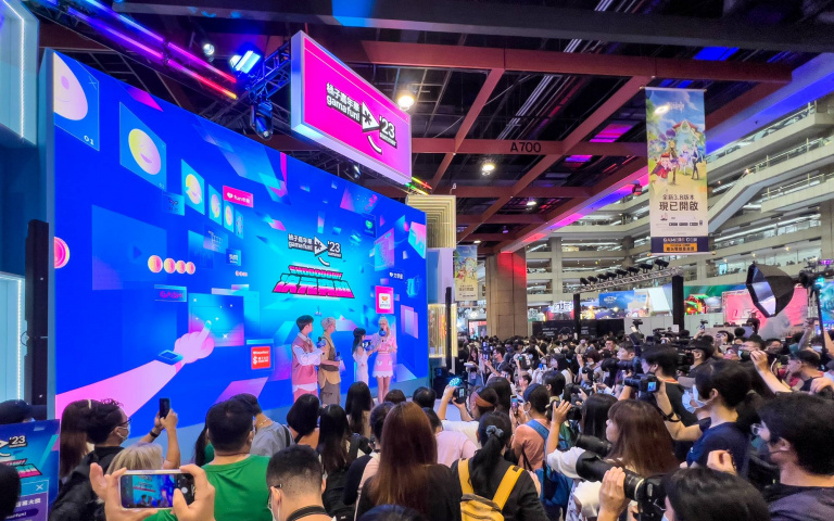 人氣日籍女星阿部瑪利亞、超夯男團 VERA現身助陣漫博會，粉絲擠爆活動現場