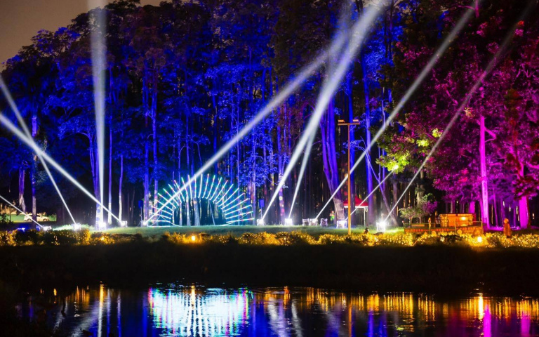 最浪漫桃花源！嘉義「光織影舞」登場　北香湖公園成唯美烏托邦入口