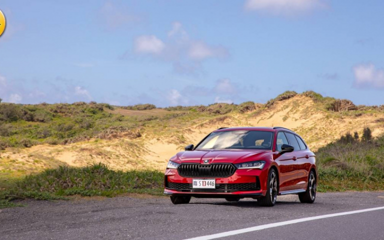 新車試駕╱靜謐的革新:Skoda Superb用科技重新定義駕馭溫度