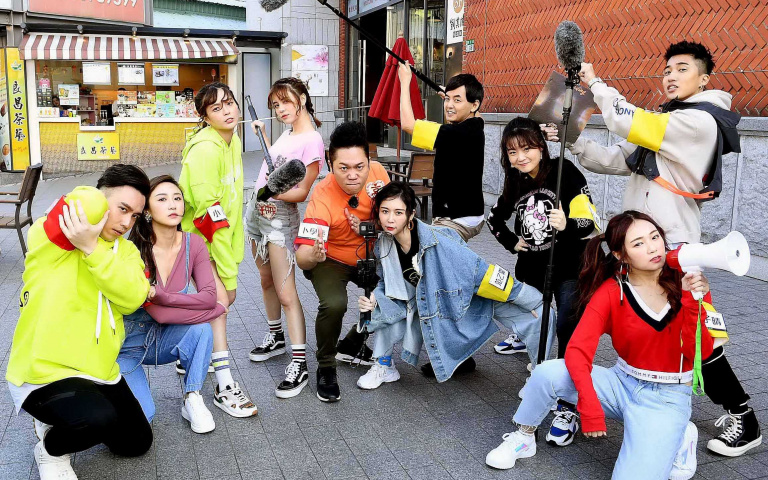 婁峻碩揪楊小黎樂玩傳球 險象環生差點嘴對嘴接吻