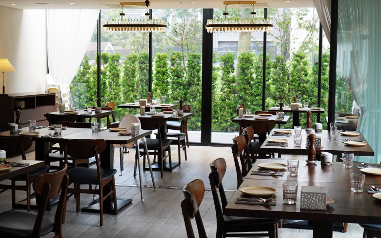 教父牛排前進林口　新品牌「Amber Hill」打造綠意庭院　餐點首推日本國產牛