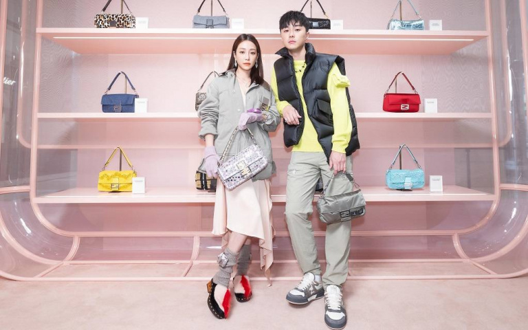 謝欣穎、施柏宇合體FENDI台南Pop up快閃店!身上最大亮點竟是連手套、襪子上都有口袋設計,超特別!