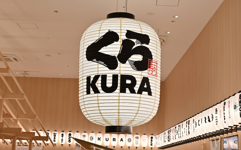 海外首間「藏壽司全球旗艦店」登陸高雄 和風現代摩登美學設計、祭典遊戲全新體驗