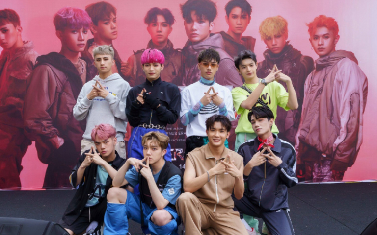 VERA首辦簽唱會事前狂練字　現場宣布7月舉辦台北演唱會