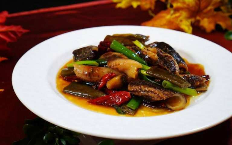 來自加拿大的頂級食材　台菜餐廳端出「野生北極參」饗宴　涼拌、爆炒還做成酒家菜