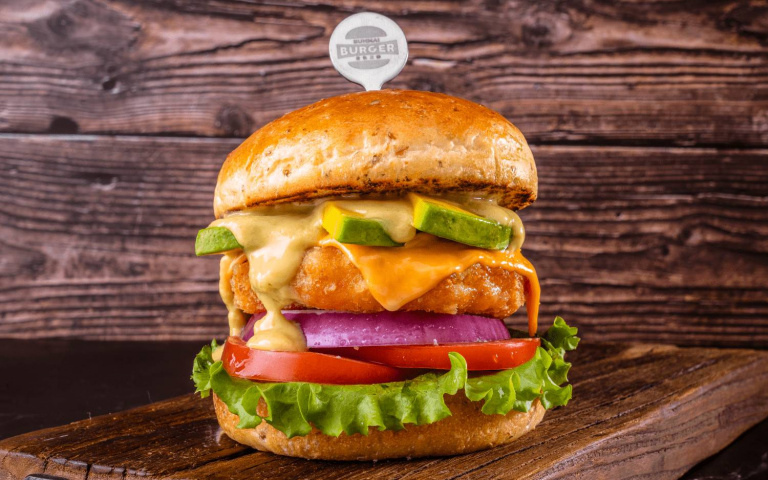 全新品牌「麥漢堡」實現「啤酒自由」！開幕首週「吃堡換酒」！