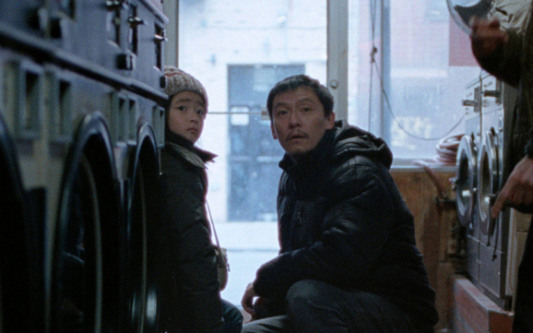 張震《幸福之路》演活外送員父親　為妻女遭受48小時連環打擊仍苦撐