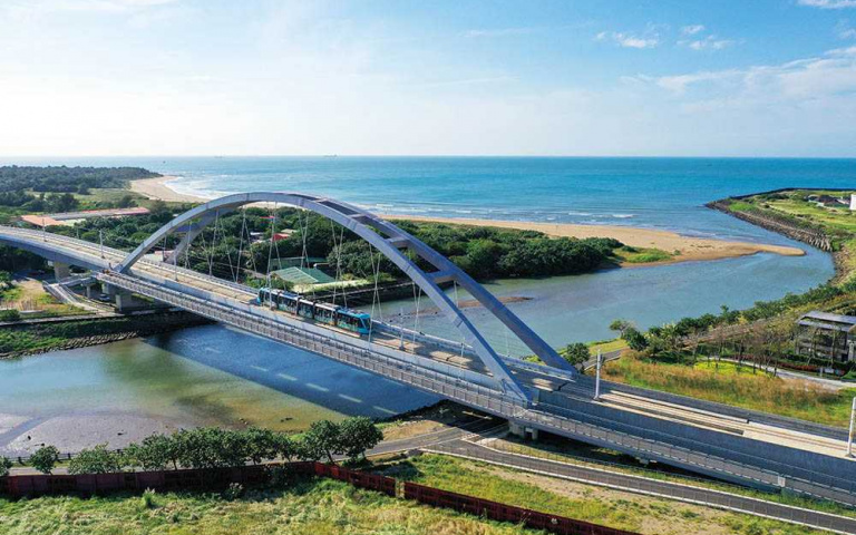 淡海輕軌 乘著藍海去追風