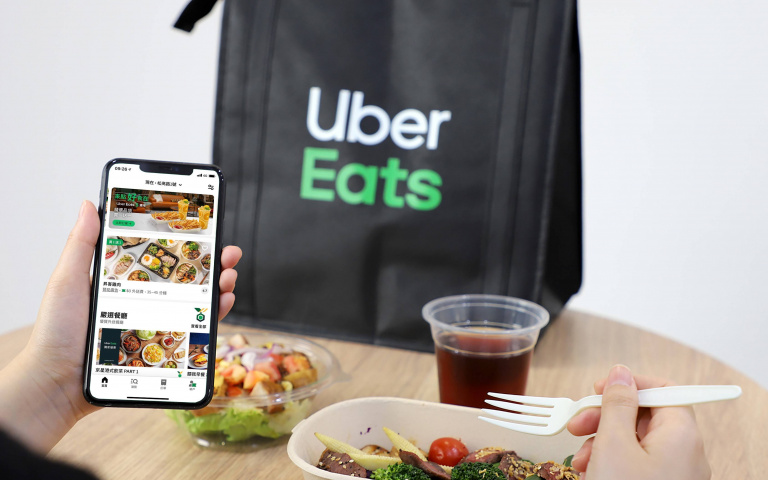 Uber Eats 歡慶五週年! 攜手商家合平價美食買1送1優惠、城市尋飽車好康3重送 ,超級吃貨每1.3小時下單一次!