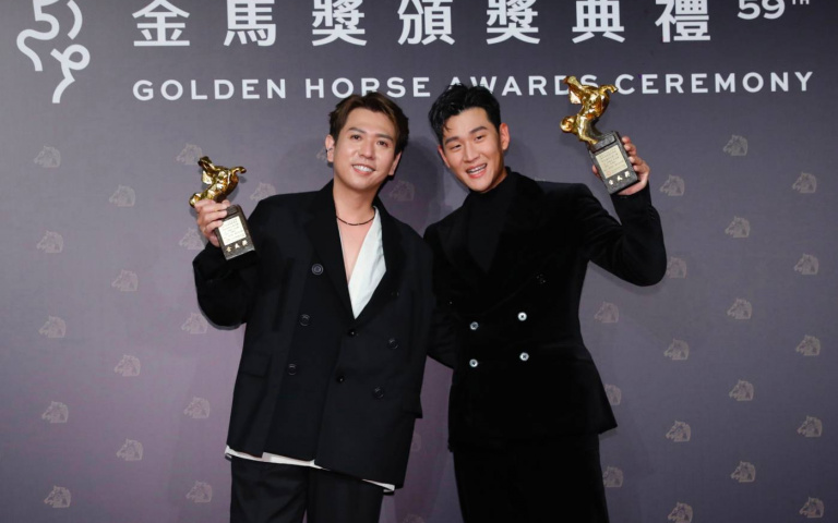 金馬59／周興哲拿下人生第一座金馬獎　上台感謝未婚妻趙岱新