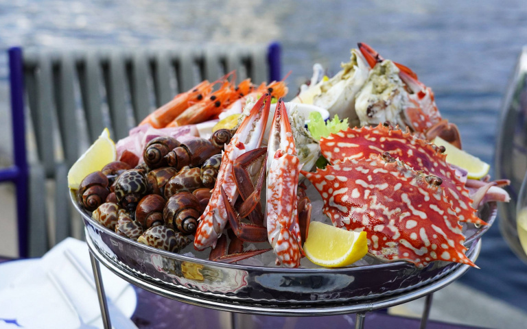 高雄港邊最美餐酒館「永心浮島」　時令海鮮╳微醺葡萄酒　12/15起開放登島