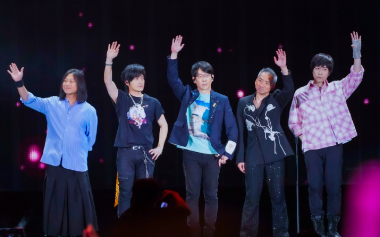 五月天接力講冷笑話　不忘關心「蔡依林大蟒蛇」