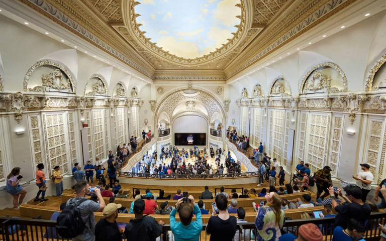 最富藝術氣息的Apple Store!洛杉磯荒廢劇院變身「Apple Tower Theatre」