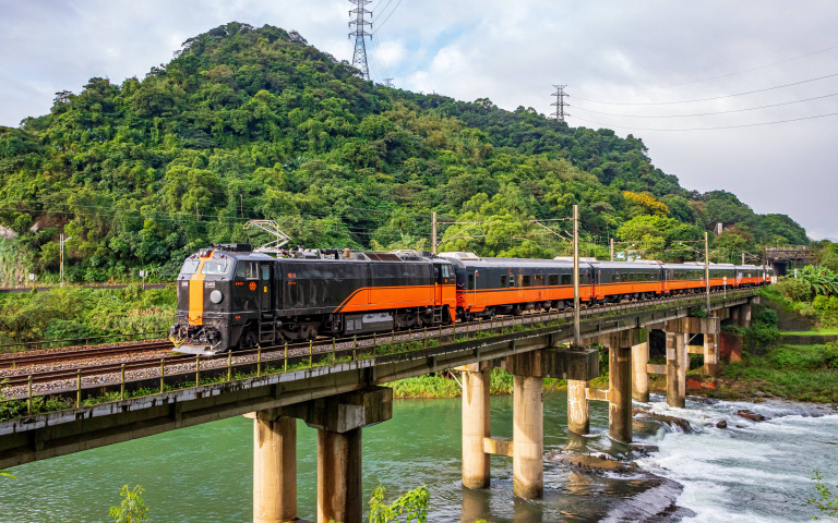 美學列車鳴日號滿周年！加碼推「限量」環島之旅  四大極點車站 戶外辦「華燈初上」趴！
