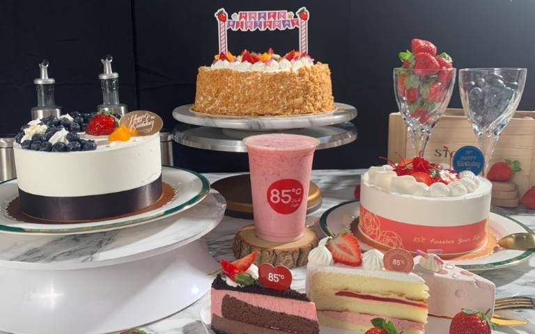 草莓控尖叫！85℃「戀戀莓好嘉年華」蛋糕、奶昔，超高CP值搶攻少女們的胃！