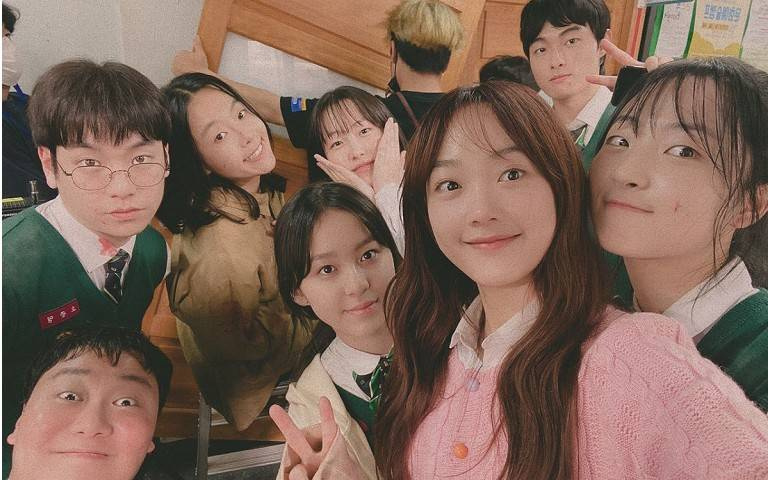 亞洲發燒星／《殭屍校園》娜延、景修私下互動曝光　李瑜美這件事讓尹燦榮超羨慕