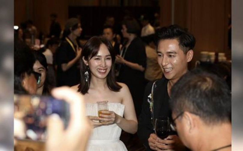 小薰鄭仁碩同框 被糗新郎新娘敬酒