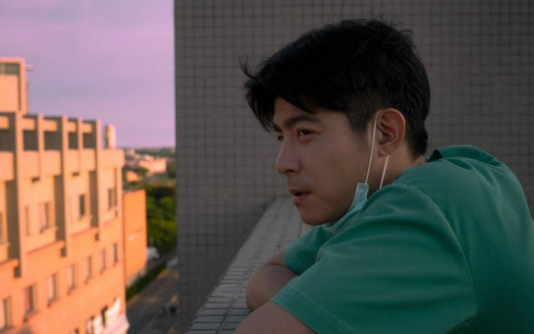 王柏傑當醫生苦練縫豬皮登Netflix　曾敬驊《疫起》化身熱血護理師獲讚賞