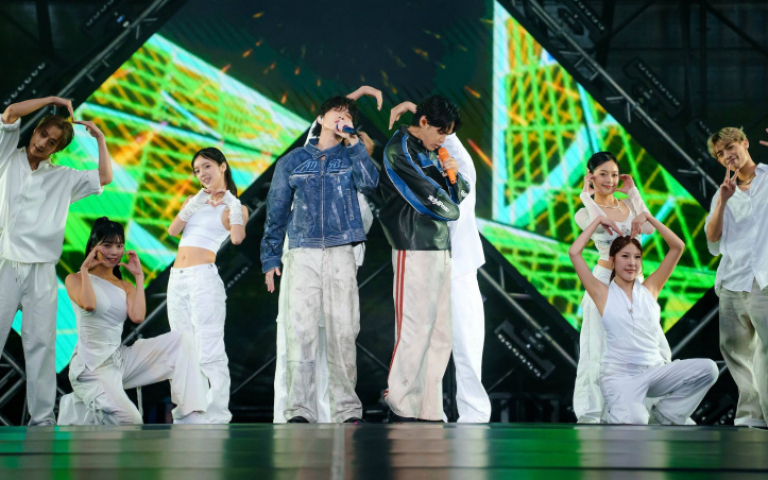 陳零九38歲生日收巨型鑽戒禮　邱鋒澤拒絕「親一下」