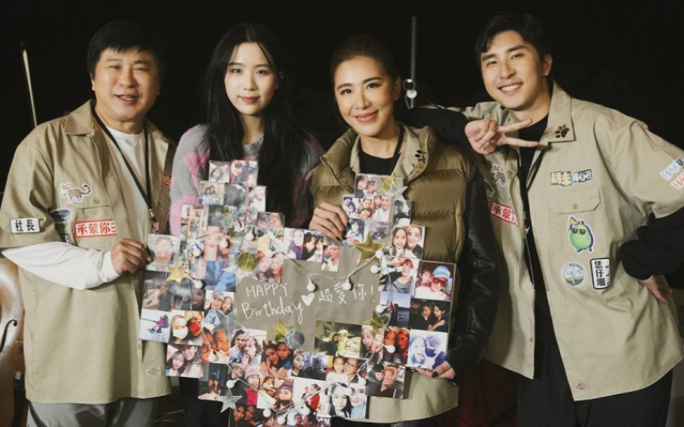 Emma端蛋糕送手作卡片　小禎感動直呼「難得的幸福時光」