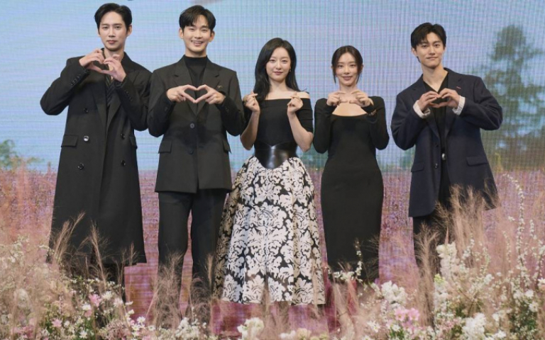 金秀賢歷經三年空白期：像是去當兵　片場開心果被封「放鬆王子」