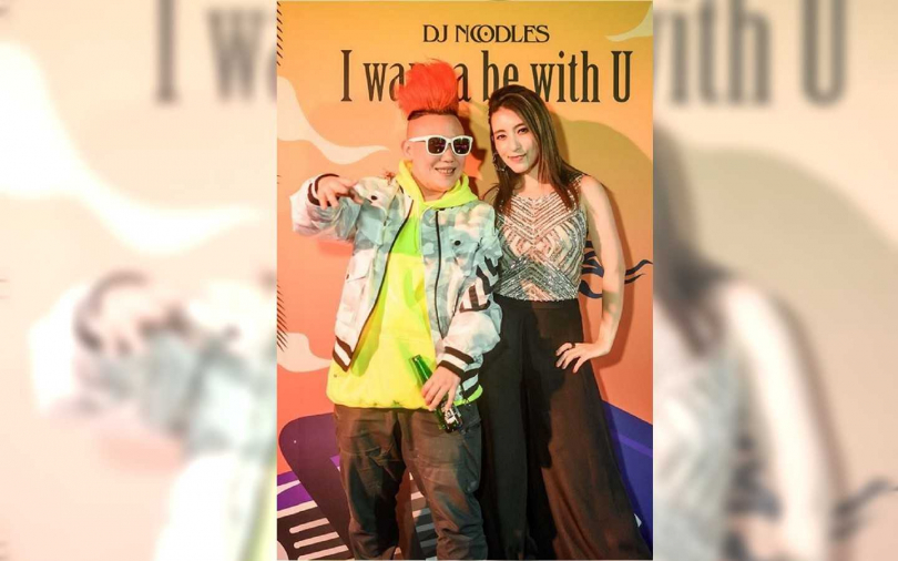 Lara夜店處女秀　全靠DJ麵麵自然嗨