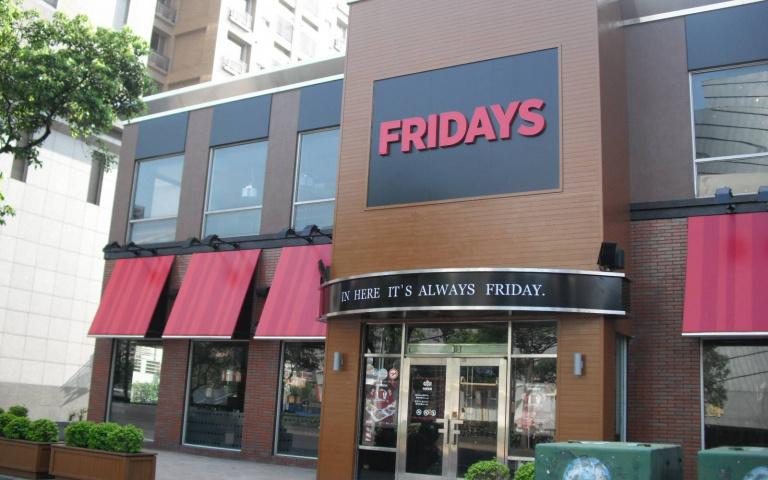 桃園人送沙朗牛排！FRIDAYS桃園餐廳結束營業，精選飲品599元暢飲！