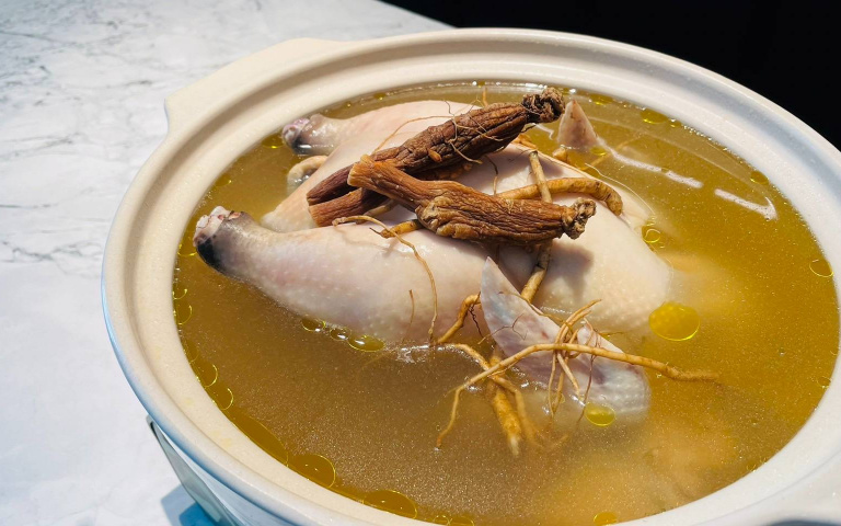 這蔘雞湯有台味?婚宴餐飲集團母親節桌菜,享用龍蝦、鮑魚沙拉等9道美食!