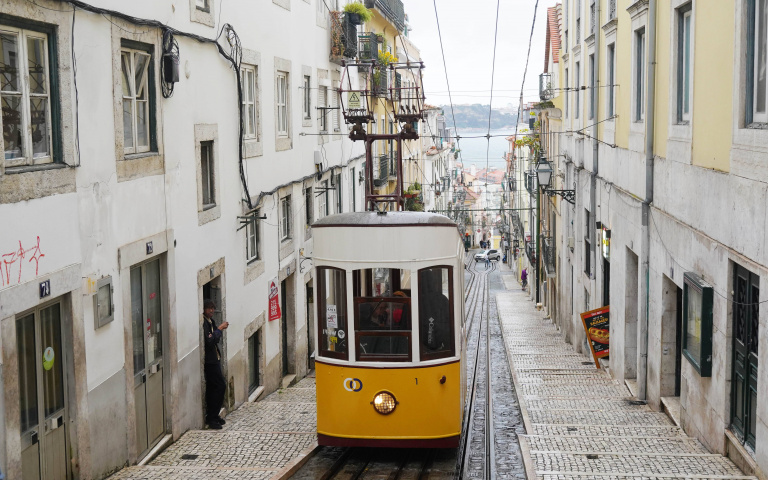 一卡在手暢遊里斯本1／乘坐經典爬坡纜車、升降機  遊覽高低起伏的七丘之城