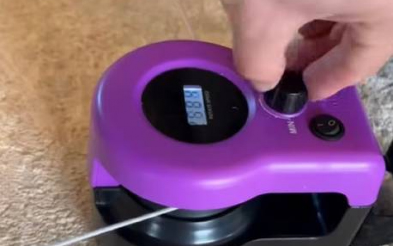 不想盯著貓咪放電　這款遛貓神器你必須入手