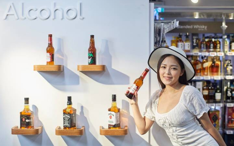 超市大玩美式復古風!「美國週」新登場,波本威士忌、經典品牌零食,通通買起來!