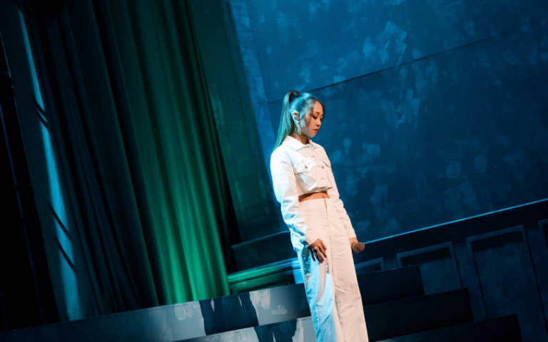 艾薇圓夢與偶像合作　獲讚「靈魂深處的合唱」